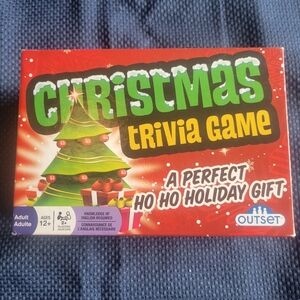 CHRISTMAS TRIVIA GAME by OUTSET Made in Canada instructions in pics red green